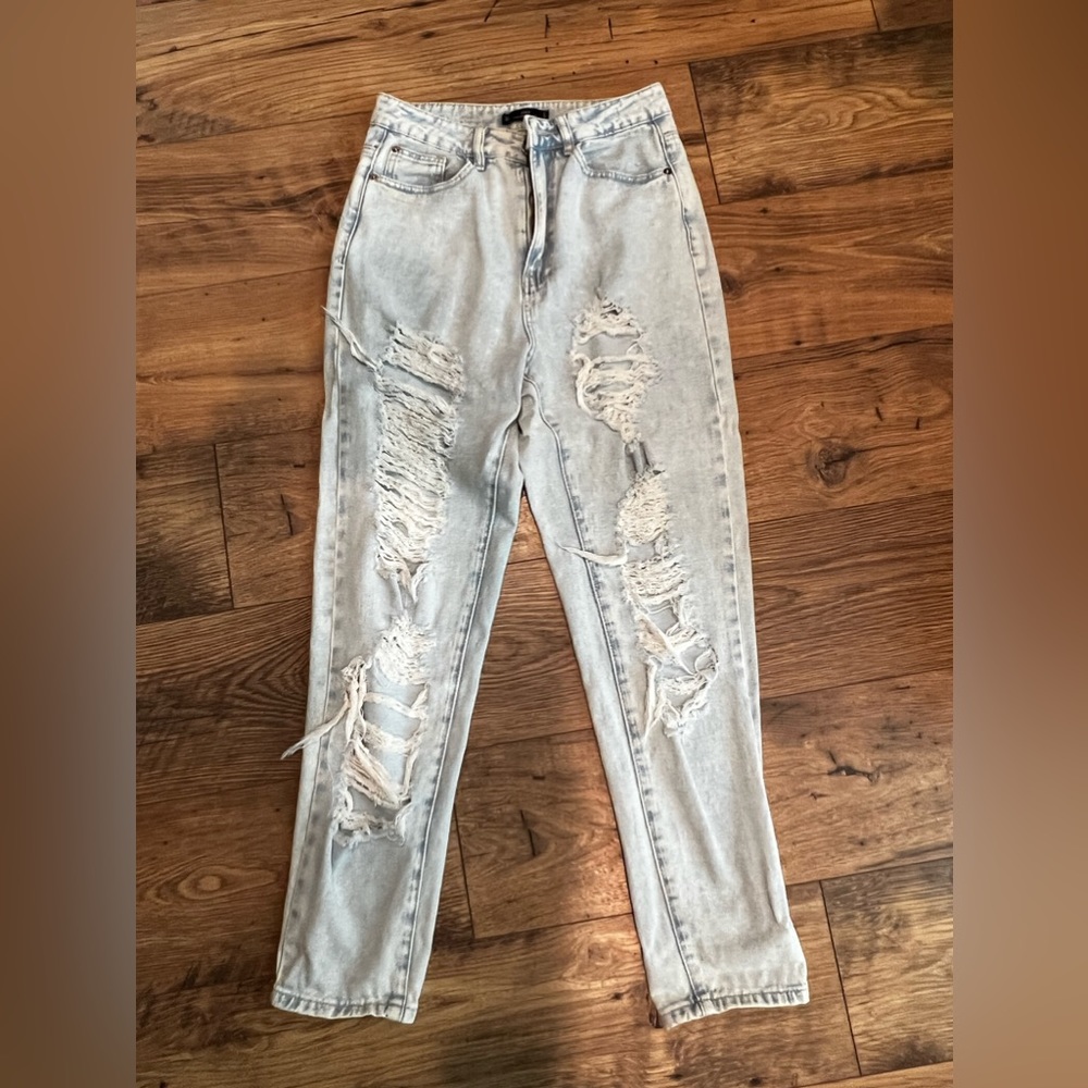 Light weight, baggy, holy, light wash blue jeans! Boyfriend/ mom jeans